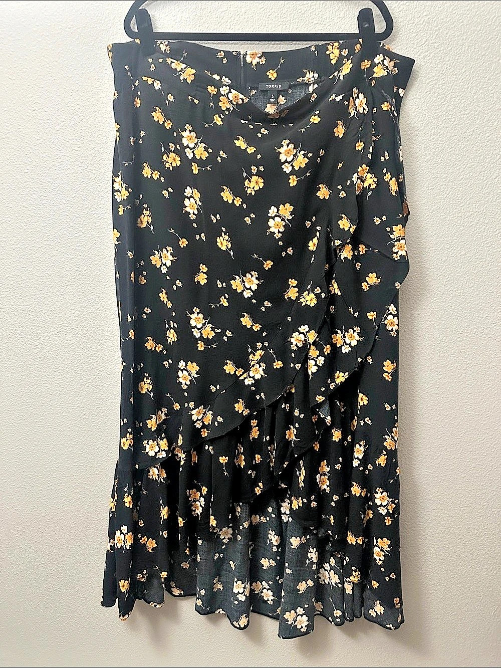 Torrid Size 3 Floral Ruffle Midi Skirt in Black and Yellow and White High Low As